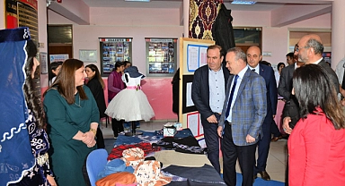 ÖĞRENCİLERİN YILSONU SERGİSİ AÇILDI