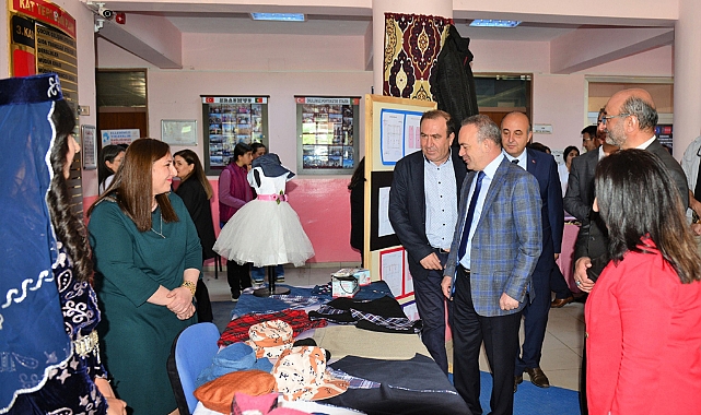 ÖĞRENCİLERİN YILSONU SERGİSİ AÇILDI
