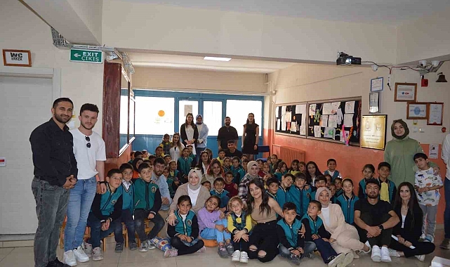 Posof'ta gönüllü gençler takdir topladı