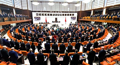 TBMM'DE YENİ YASAMA DÖNEMİ BAŞLADI