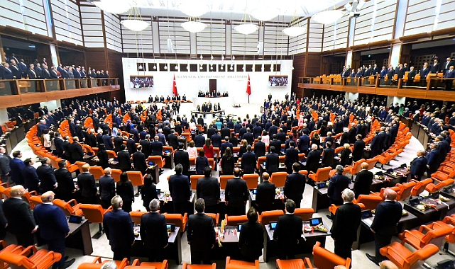 TBMM'DE YENİ YASAMA DÖNEMİ BAŞLADI