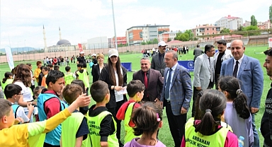 Vali Öner "Çocuk Oyunları Şenliği" etkinliğine katıldı