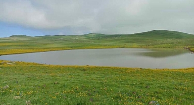 YAĞMURLAR ÇİFTÇİNİN YÜZÜNÜ GÜLDÜRDÜ