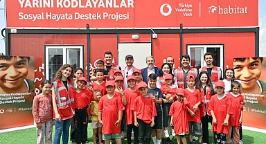 “YARINI KODLAYANLAR”IN GEZİCİ EĞİTİM ÇADIRI, DEPREMZEDE ÇOCUKLAR İÇİN YOLA ÇIKTI