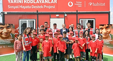 “YARINI KODLAYANLAR”IN GEZİCİ EĞİTİM ÇADIRI, DEPREMZEDE ÇOCUKLAR İÇİN YOLA ÇIKTI