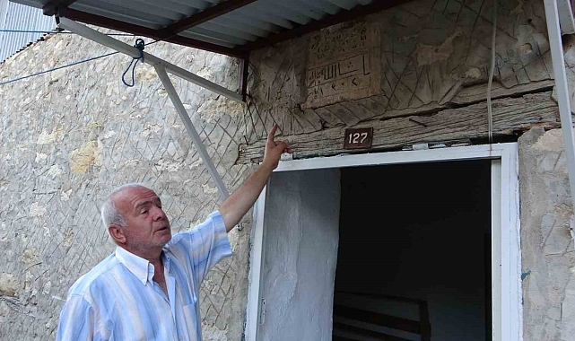 136 yıllık cami zamana direniyor