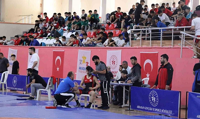 Anadolu Yıldızlar Ligi Osman Bayrakdar Sezonu Güreş Bölge Şampiyonası tamamlandı