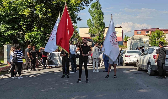 ANALİG voleybolcuları Ardahan'da kortej yürüyüşü yaptı