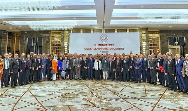 Ardahan Sosyal Hizmetler Müdürü, Bakan Göktaş'ın toplantısına katıldı