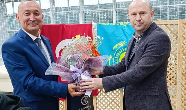 ARÜ, Öğretim üyesi Bainiyazov’a veda yemeği düzenledi