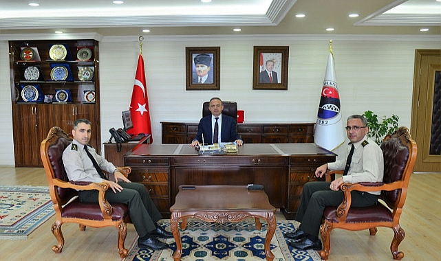 Askerlik şubesinin Başkanları Vali Öner’i ziyaret etti