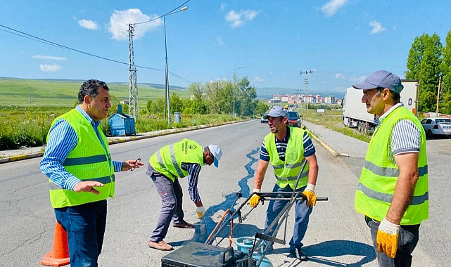 Başkan Demir, iş önlüğünü giydi çalışmalara katıldı