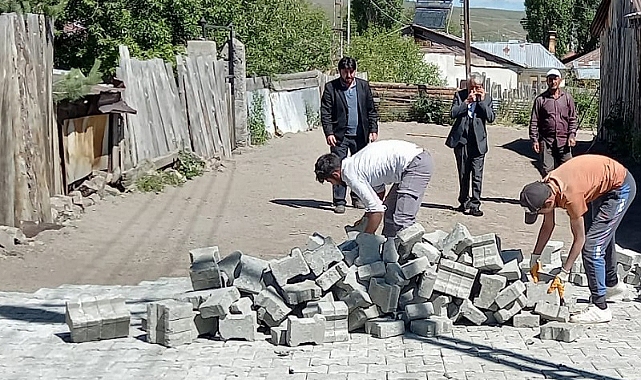 Başkan Gültekin; "Yaz bitmeden tüm sokaklarımıza kilit parke döşeyeceğiz"