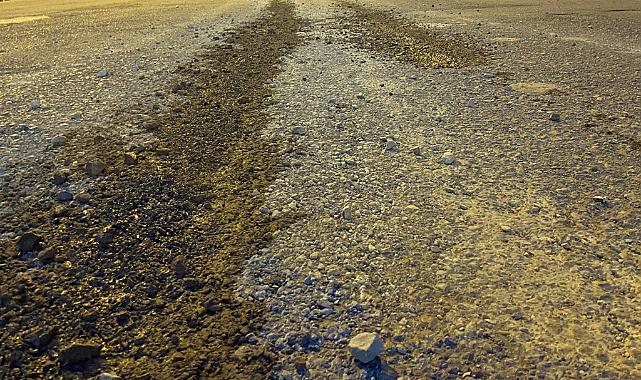Beton firması, yol boyunca yolları bozdu