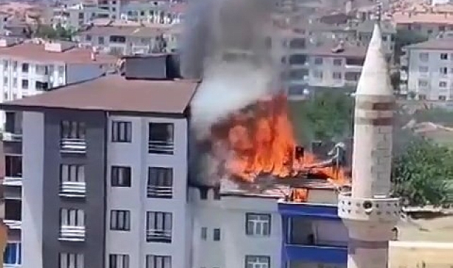 Çatı alev alev yandı