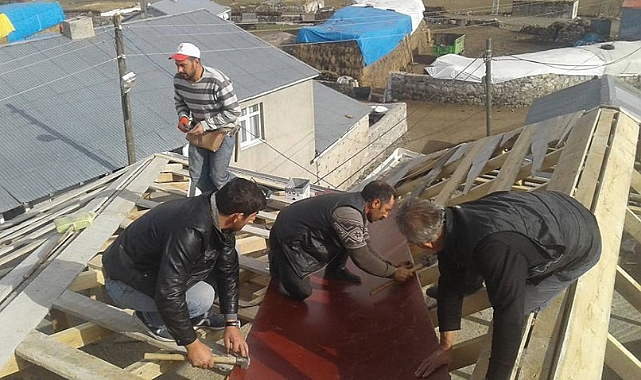Çatı ustalarının tehlikeli ekmek kavgası