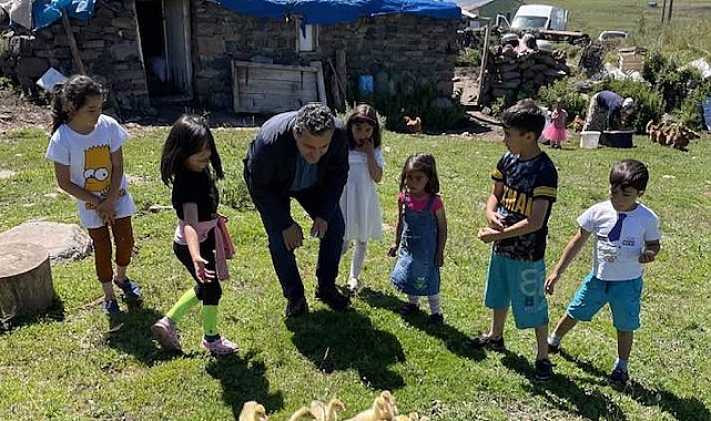 Çocukların Başkan amcası oldu