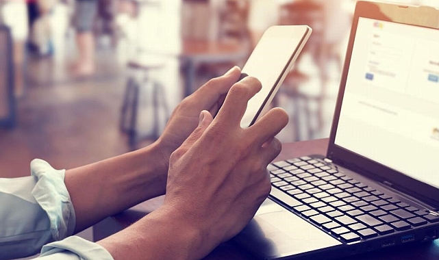 Ellerden düşmeyen cep telefonları kas sıkıntılarına davetiye çıkarıyor