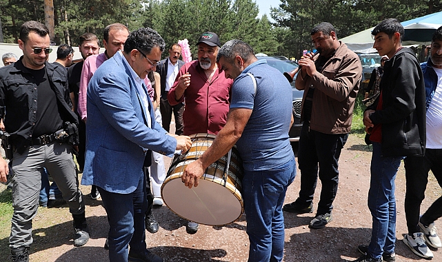 Festivale katılan Başkan Demir’e yoğun ilgi