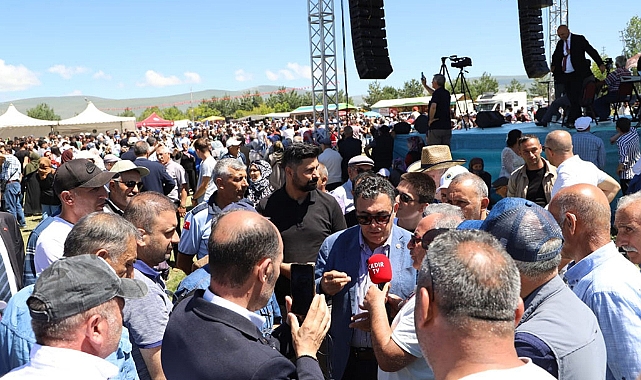 Göl Festivalinde Başkan Demir’e vatandaştan sevgi seli!
