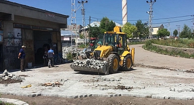 Hanak Belediyesi Ortakent’te yol ve kaldırım çalışması başlattı