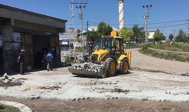 Hanak Belediyesi Ortakent’te yol ve kaldırım çalışması başlattı