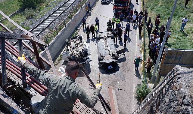 İki araç köprüden uçtu, can pazarı yaşandı