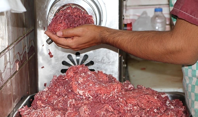 Kasapların kıyma mesaisi