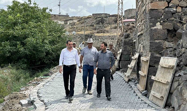 Köy yolları tek tek yapılıyor
