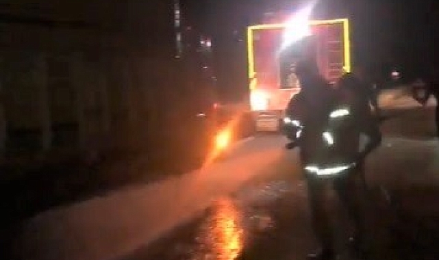 Lastikleri alev alan tırın imdadına itfaiye ekipleri yetişti