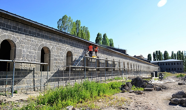 Millet bahçesindeki tarihi binaların restorasyonu devam ediyor
