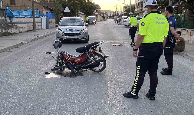 Otomobille çarpışan motosiklet sürücüsü ağır yaralandı