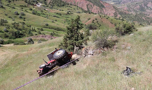 Tarlada traktör devrildi: 1 ölü