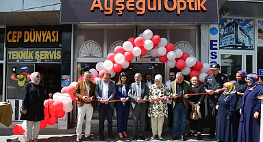 Vali Öner, Ayşegül Optik'in açılışına katıldı