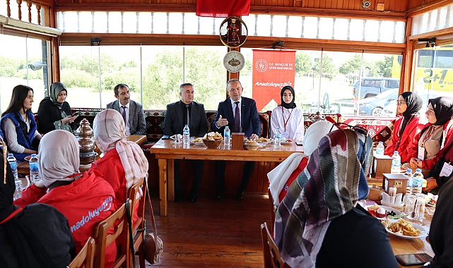 Vali Öner, Bayburtlu öğrencilerle kahvaltıda bir araya geldi