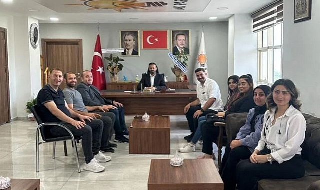 Yeşilay'dan Ak Parti'ye hayırlı olsun ziyareti