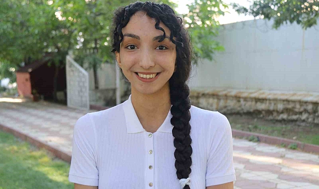 YKS'de Türkiye 138'ncisi Elif Melike Çağatay oldu
