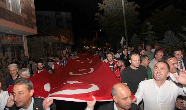 200 metre bayrakla 'Fener Alayı' yürüyüşü