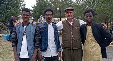 Afrikalı öğrenciler, Bal festivalinde eğlendi