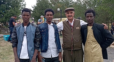 Afrikalı öğrenciler, Bal festivalinde eğlendi