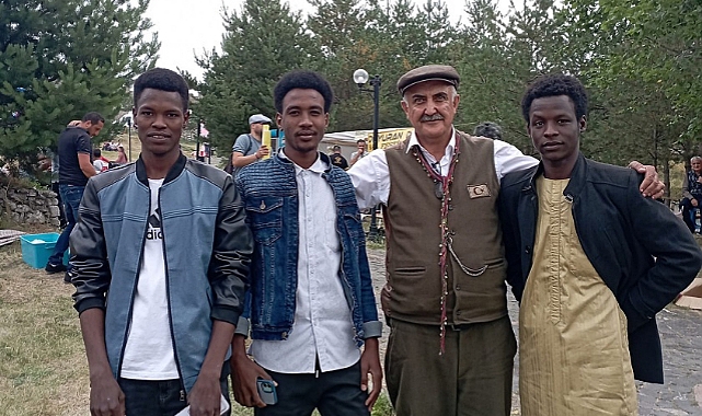 Afrikalı öğrenciler, Bal festivalinde eğlendi