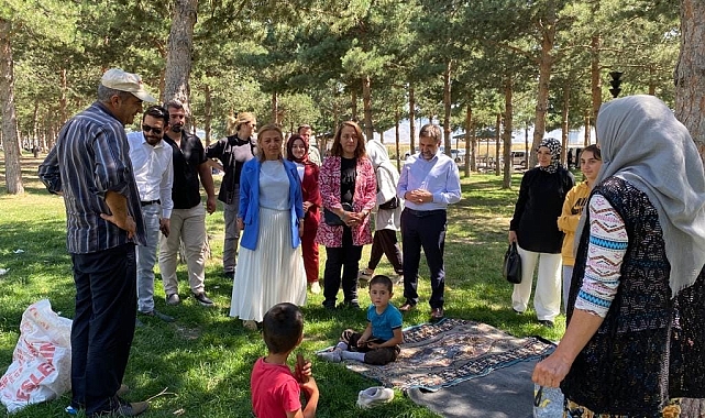 Ak Parti saha turlarını hızlandırdı