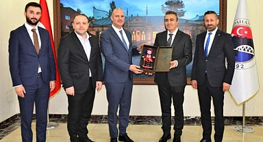 AK Partili Vekiller, Vali Çiçek'i ziyaret etti