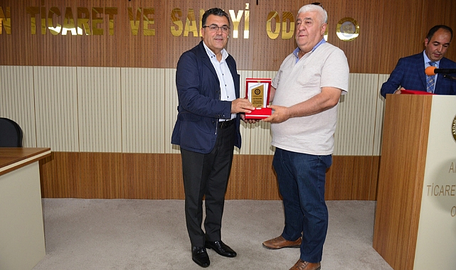 Ardahan Ticaret Odası'ndan 30 yıllık üyelerine plaket
