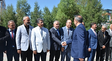 Ardahan Valisi Hayrettin Çiçek göreve başladı