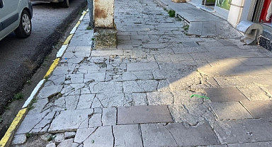 Ardahanlılar bozuk kaldırımların onarılmasını bekliyor