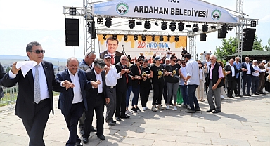 Bal Festivali büyük bir coşkuyla devam ediyor