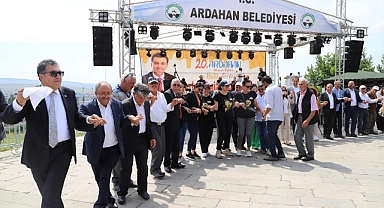 Bal Festivali büyük bir coşkuyla devam ediyor