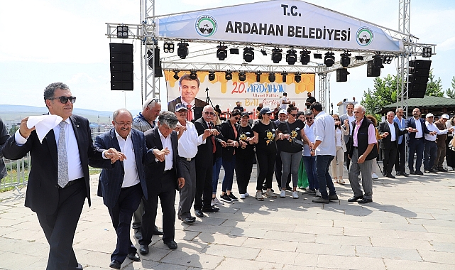 Bal Festivali büyük bir coşkuyla devam ediyor