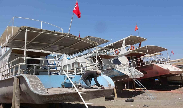 Balıkçılar teknelerini kış sezonuna hazırlıyor
